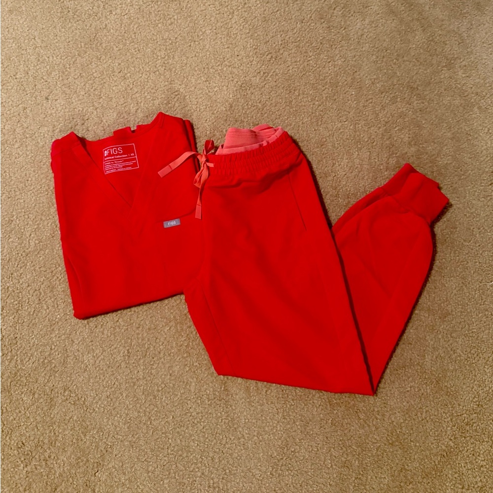 Figs Pop Red Slim Catarina and Jogger Set